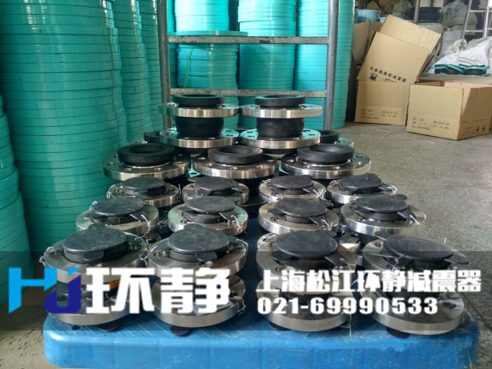 襯四氟<a href=http://www.ipexwireless.com/products/xiangjiaojietou/danqiu target=_blank class=infotextkey>單球體<a href=http://www.ipexwireless.com target=_blank class=infotextkey>橡膠接頭</a></a>發(fā)貨實圖